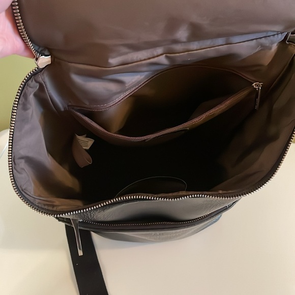 Matt & Nat Backpack - Picture 3 of 5